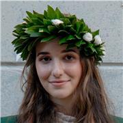 Ciao! Mi chiamo Valeria e sono laureata in filologia moderna con lode. Offro lezioni di italiano, storia e geografia